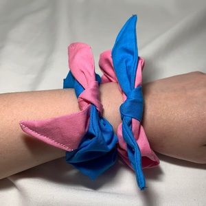 Adorable scrunchies with bows!!